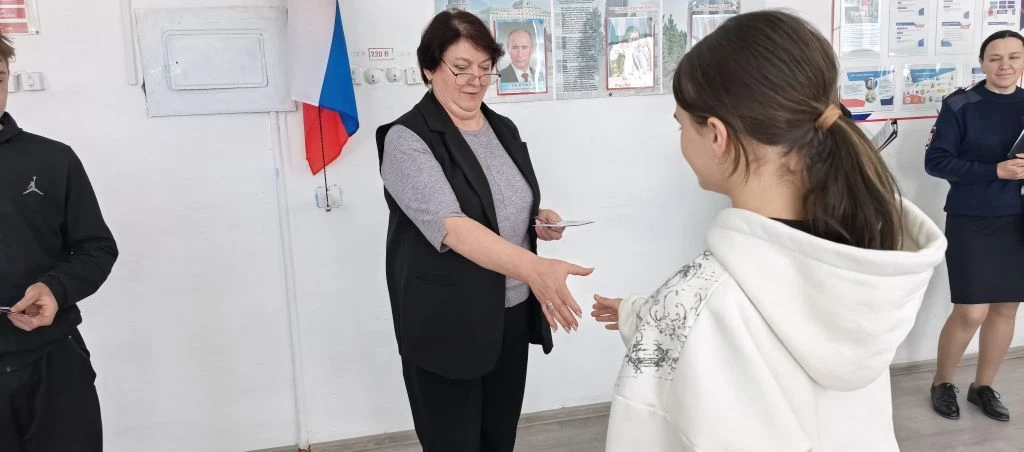 🎉 Сегодня у нас в МБОУ "Усманской ООШ" важное событие — награждение участников, получи...