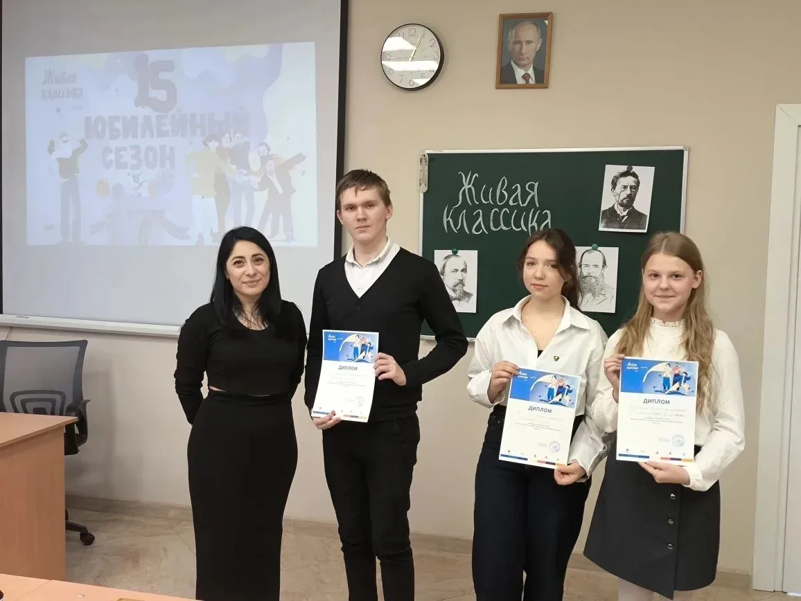 📚✨ Сегодня в нашей гимназии прошел ежегодный конкурс юных чтецов "Живая классика"!   Участники проде