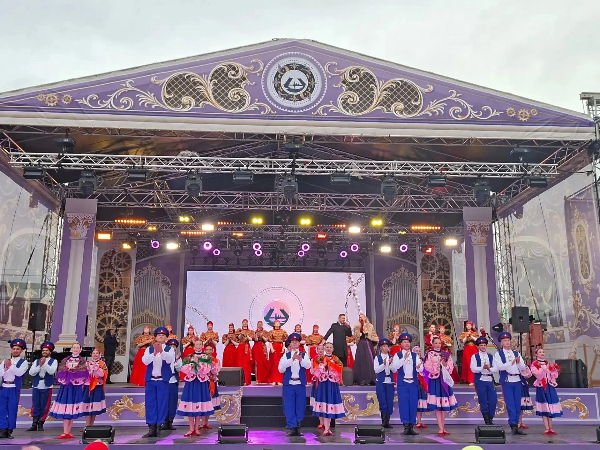 📌📌Луганчане приняли участие в VI фестивале «Серебряное ожерелье» в Санкт-Петербурге