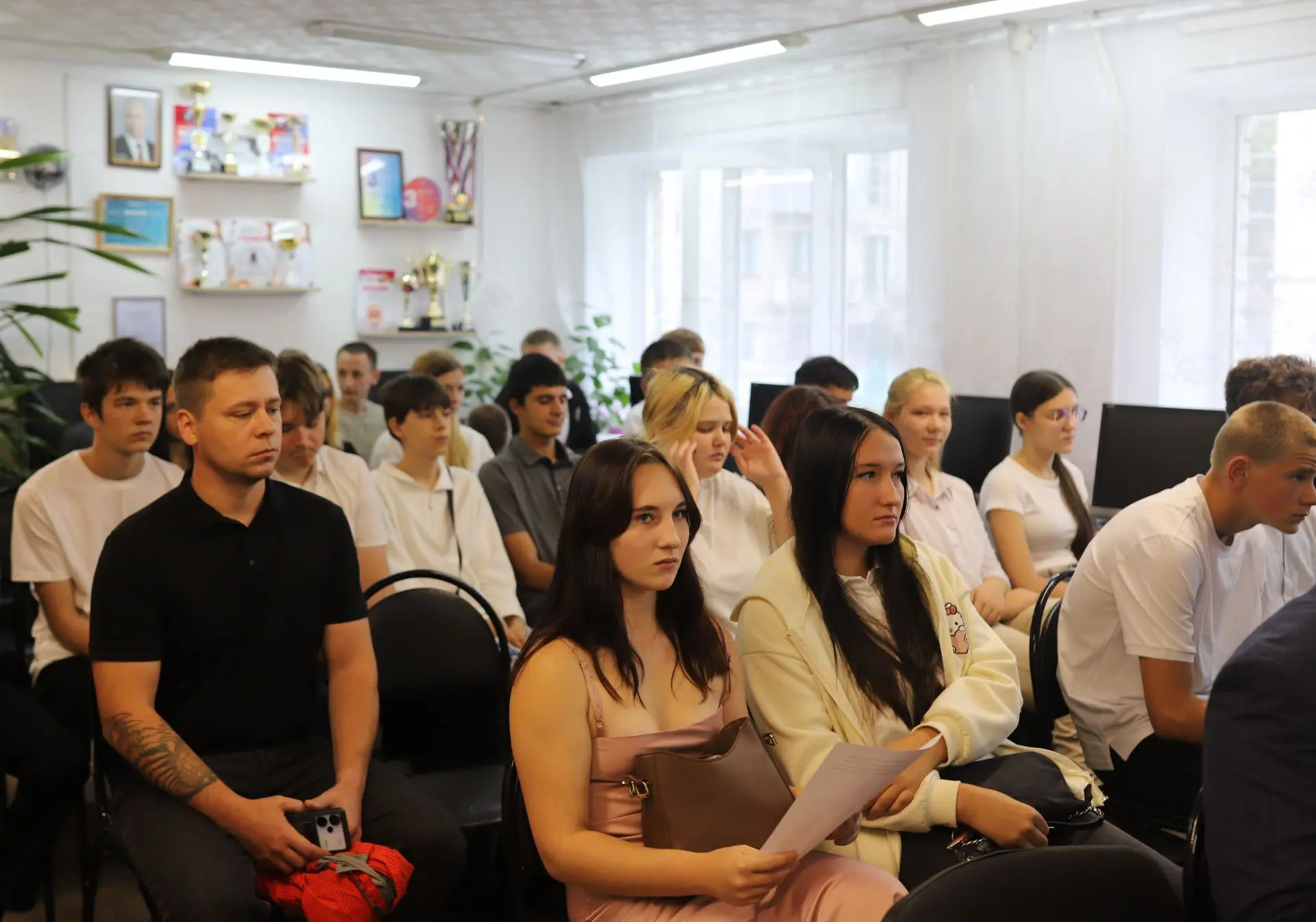 🎓 Старт в профессию: День знаний в Лазовском колледже технологий и туризма!
