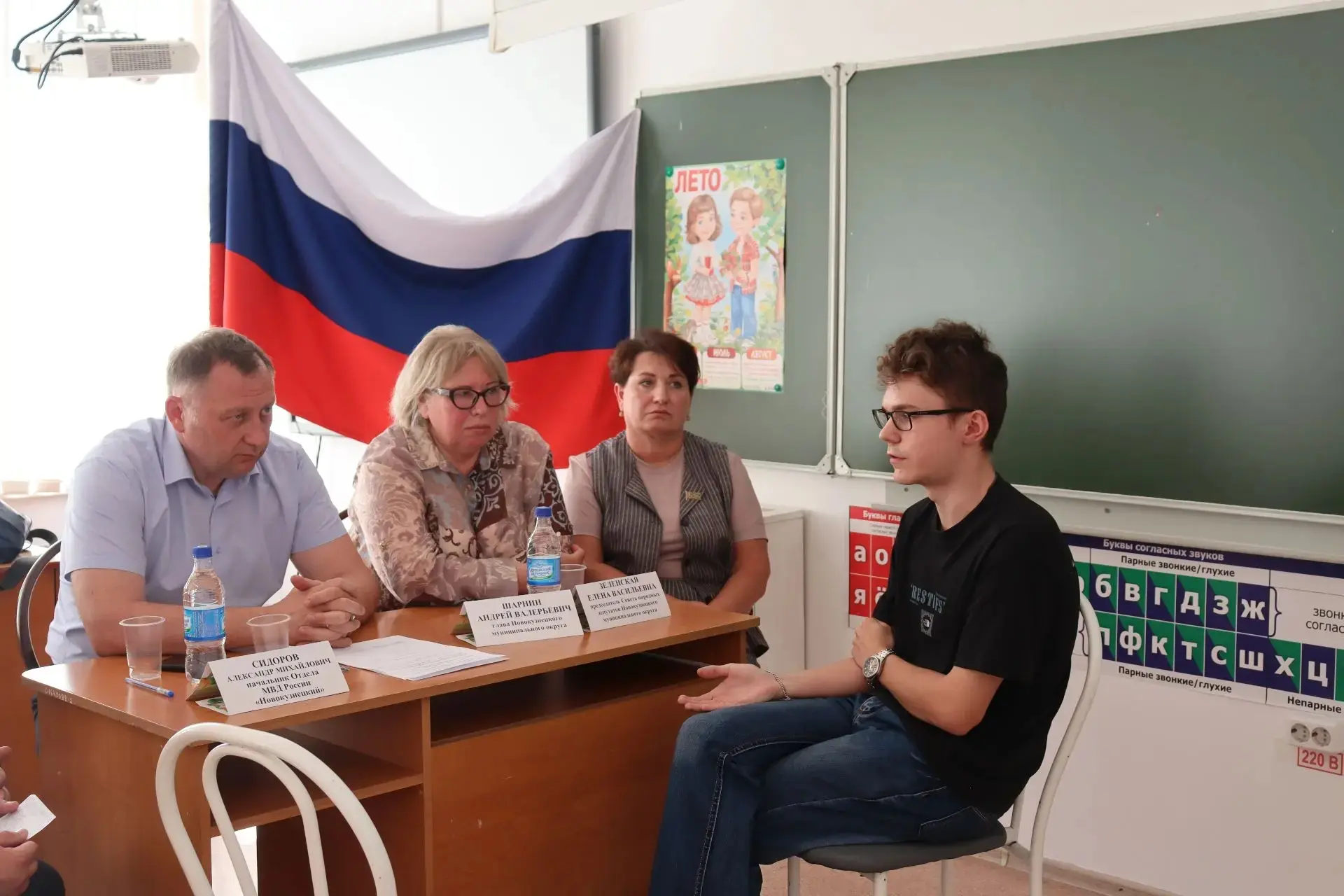 Вчера в селе Ильинка прошел выездной прием граждан. Очередные выездные приемы сейчас проводятся для 