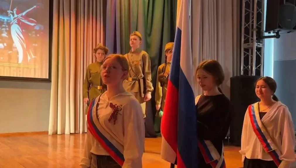 🇷🇺 Торжественное поднятие Флага Российской Федерации    ✨ Почетное право установить Флаг Российской 