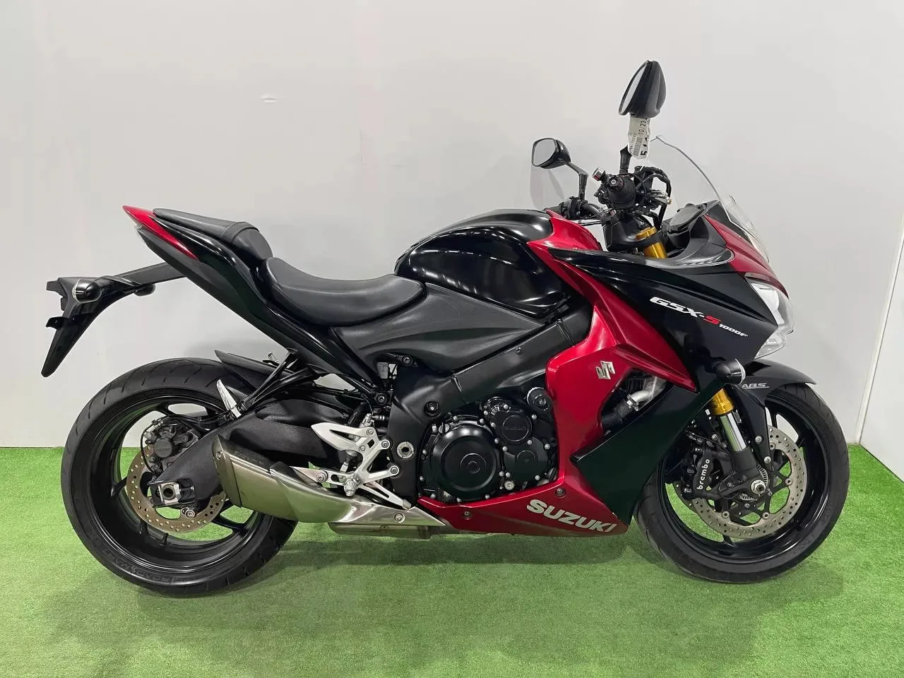 SUZUKI GSX-S1000F в наличии во Владивостоке  Характеристики:  - 2016 год - объем 998 см3 - Аукцион B