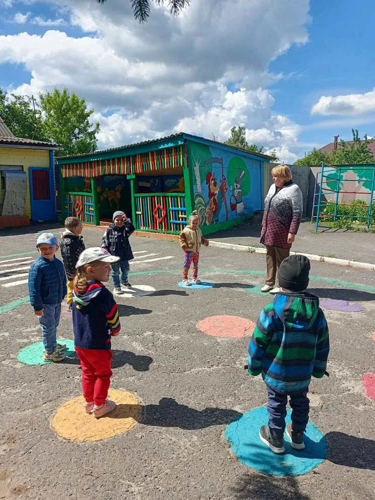 Сегодня в группе"Почемучки"прошёл замечательный праздник "День защиты детей", с целью создания благо