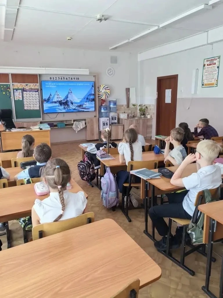 Сегодня,  в преддверии Дня  малочисленных коренных народов России в МБОУ «СОШ №106»  для учащихся 1-