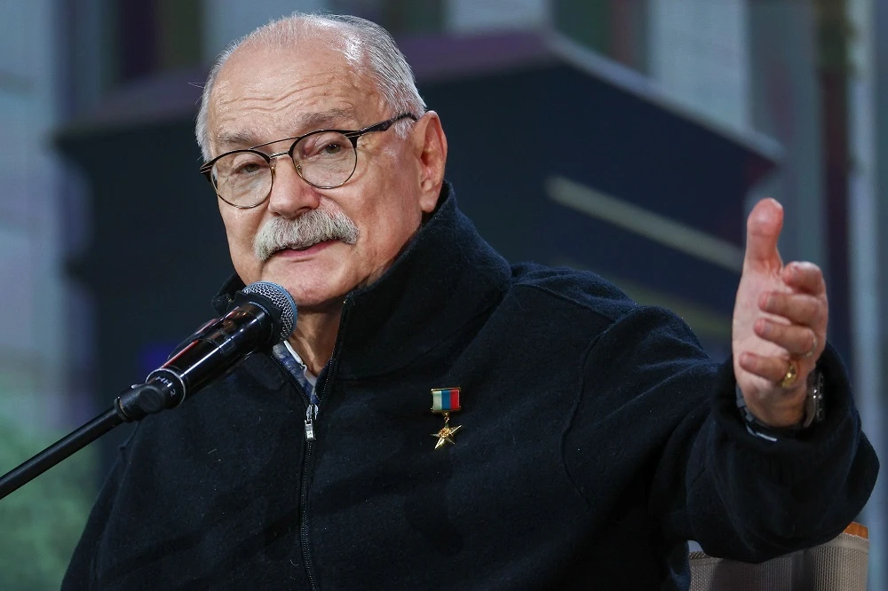 Произошла какая-то ошибка

Режиссёр Никита Михалков язвительно ответил своему коллеге Александру Сок