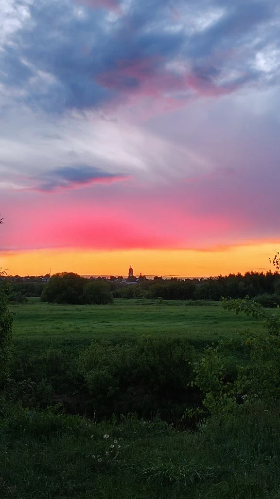 И не могу не поделиться вчерашним закатом.