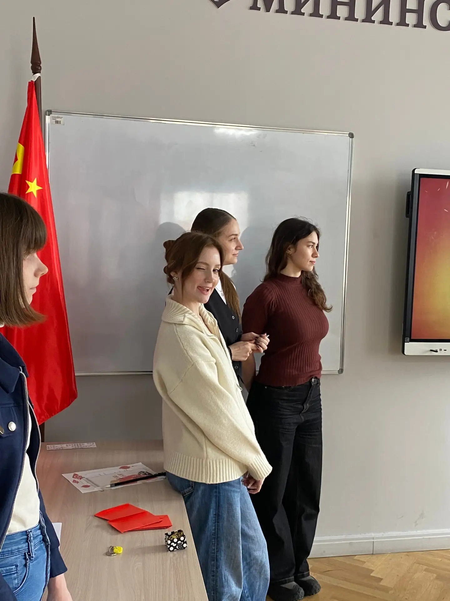 «国是千万家，家是最小国» / «Страна — это миллионы семей, семья — это самая маленькая страна» ❤ «祖国在我心中» / «Роди
