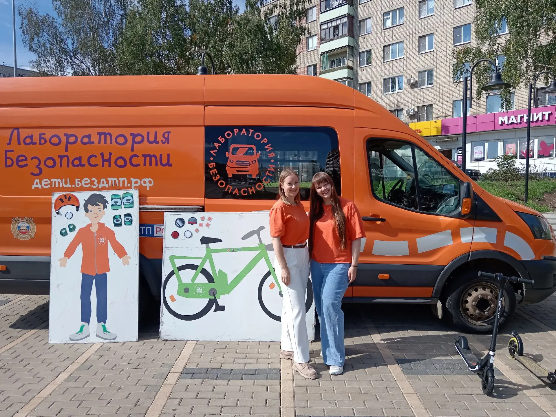 🎉 День знаний + безопасность на дороге: яркий праздник для детей!