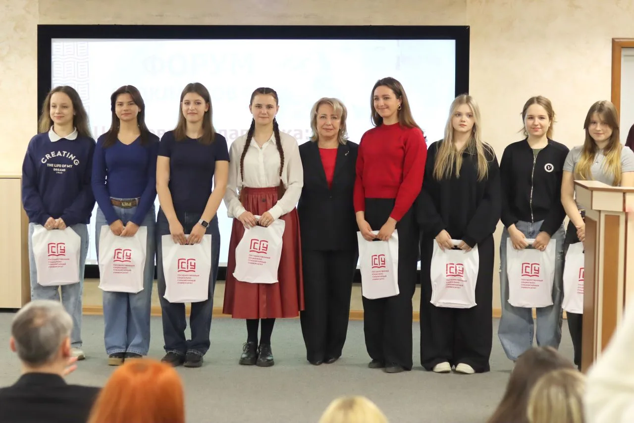 Тест-драйв профессии 👣🎓✌  В ГСГУ сегодня настоящий педагогический бум: вместе со студентами по корид