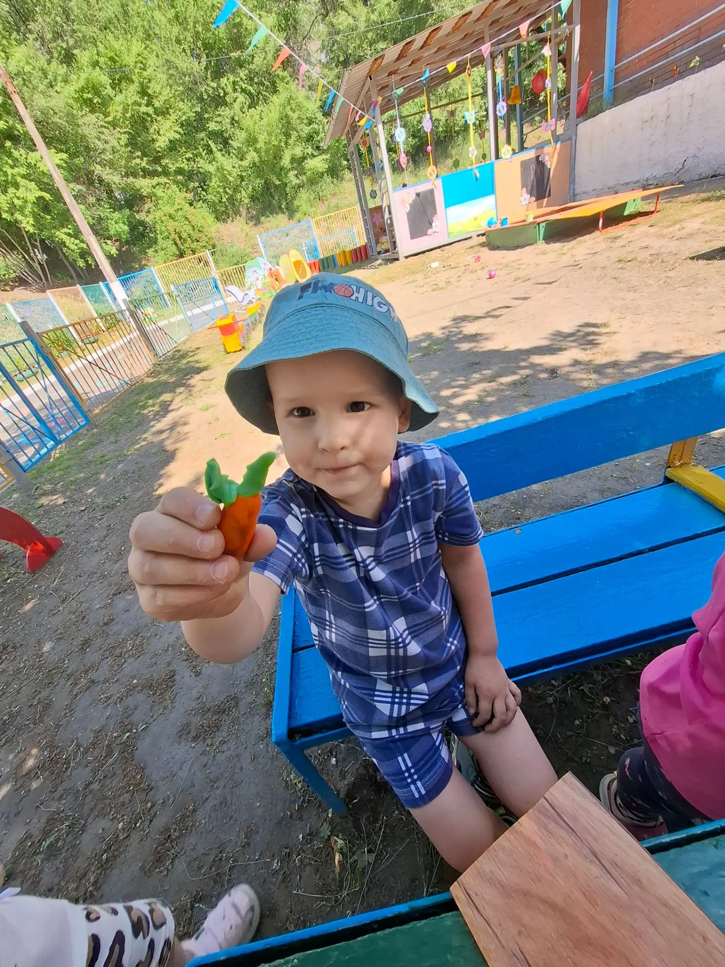 Июнь на дворе — лето в самом разгаре! ☀️🌿

В нашем детском саду вовсю идёт самый любимый детьми лет