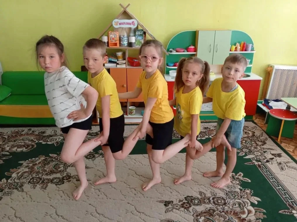 ☀️ День хождения босиком в «Солнышке»! ☀️

Сегодня в нашем детском саду прошёл необычный и очень при