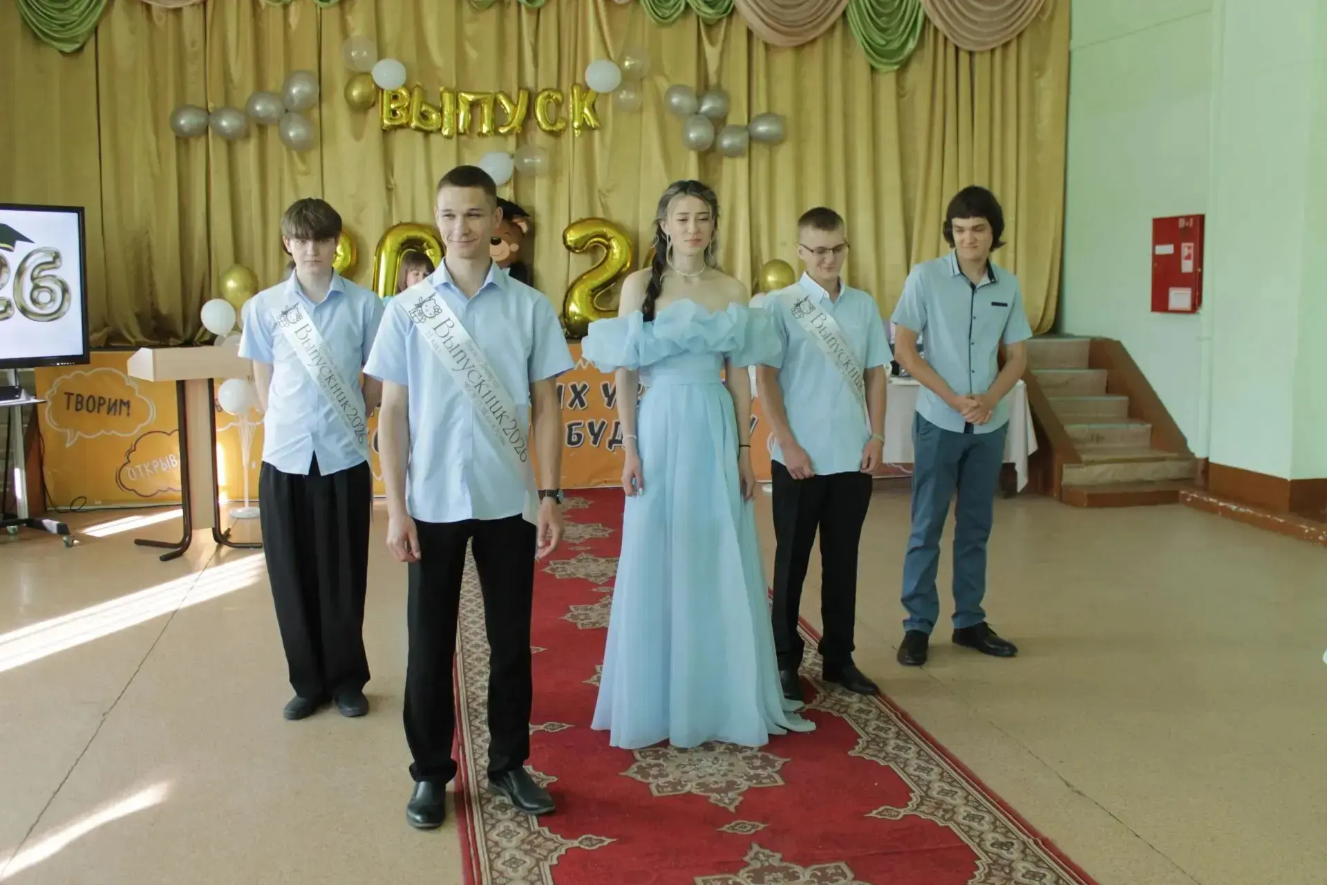 🎓 В МБОУ СОШ п.г.т. Уруша состоялась торжественная церемония вручения аттестатов!

27 июня в нашей 