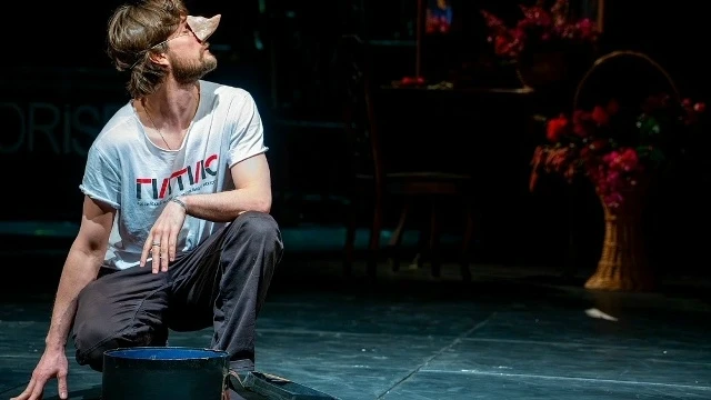 «Новая постановка Евгения Каменьковича не спорит с традицией и не стремится разрушить п...