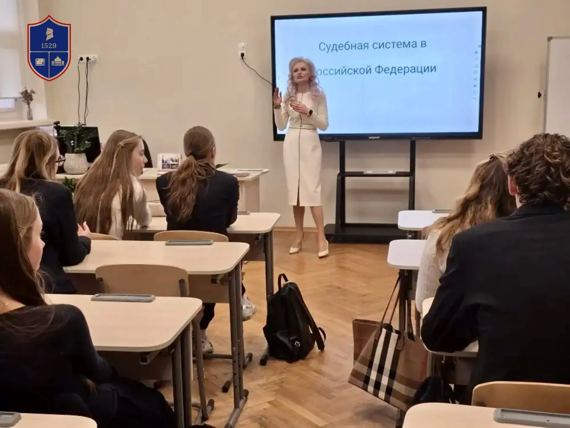 Неделя профориентации: Судья 🧑‍⚖️   С большой радостью мы принимали в стенах нашей школы Токареву Ма