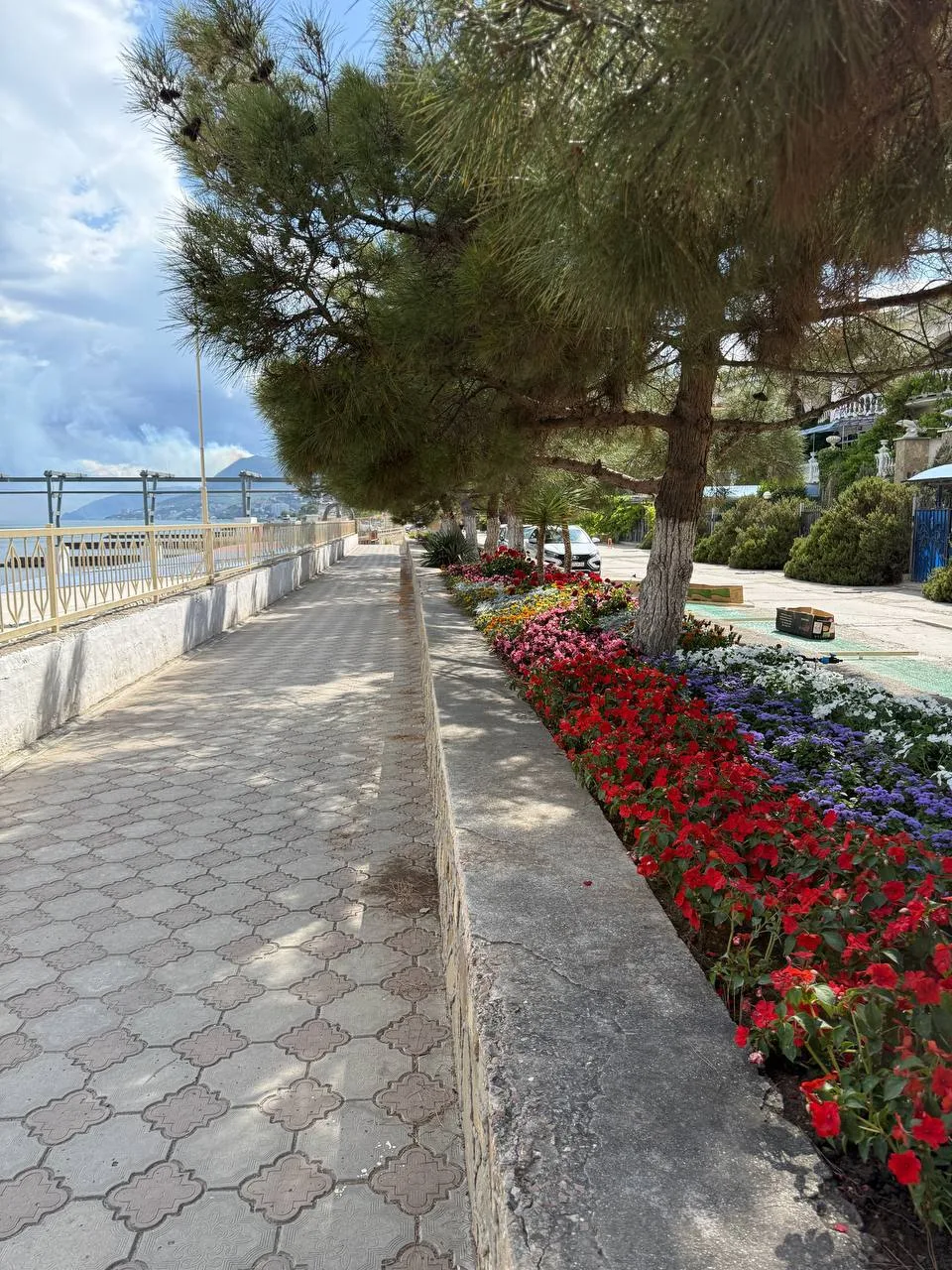 #АЛУШТА  Сдам (на весенне-летний период) эллинги в АЛУШТЕ на ВОСТОЧНОЙ набережной,студия расположена