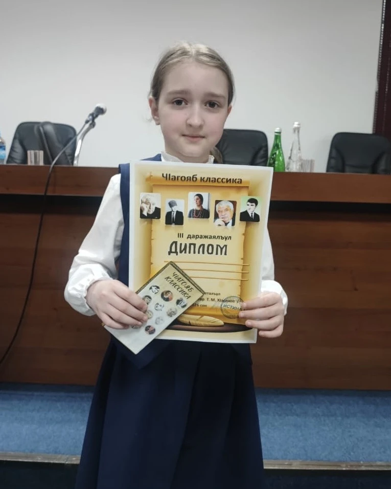 Наши юные звёздочки снова в деле! ✨  27 марта в Национальной библиотеке имени Расула Гамзатова греме