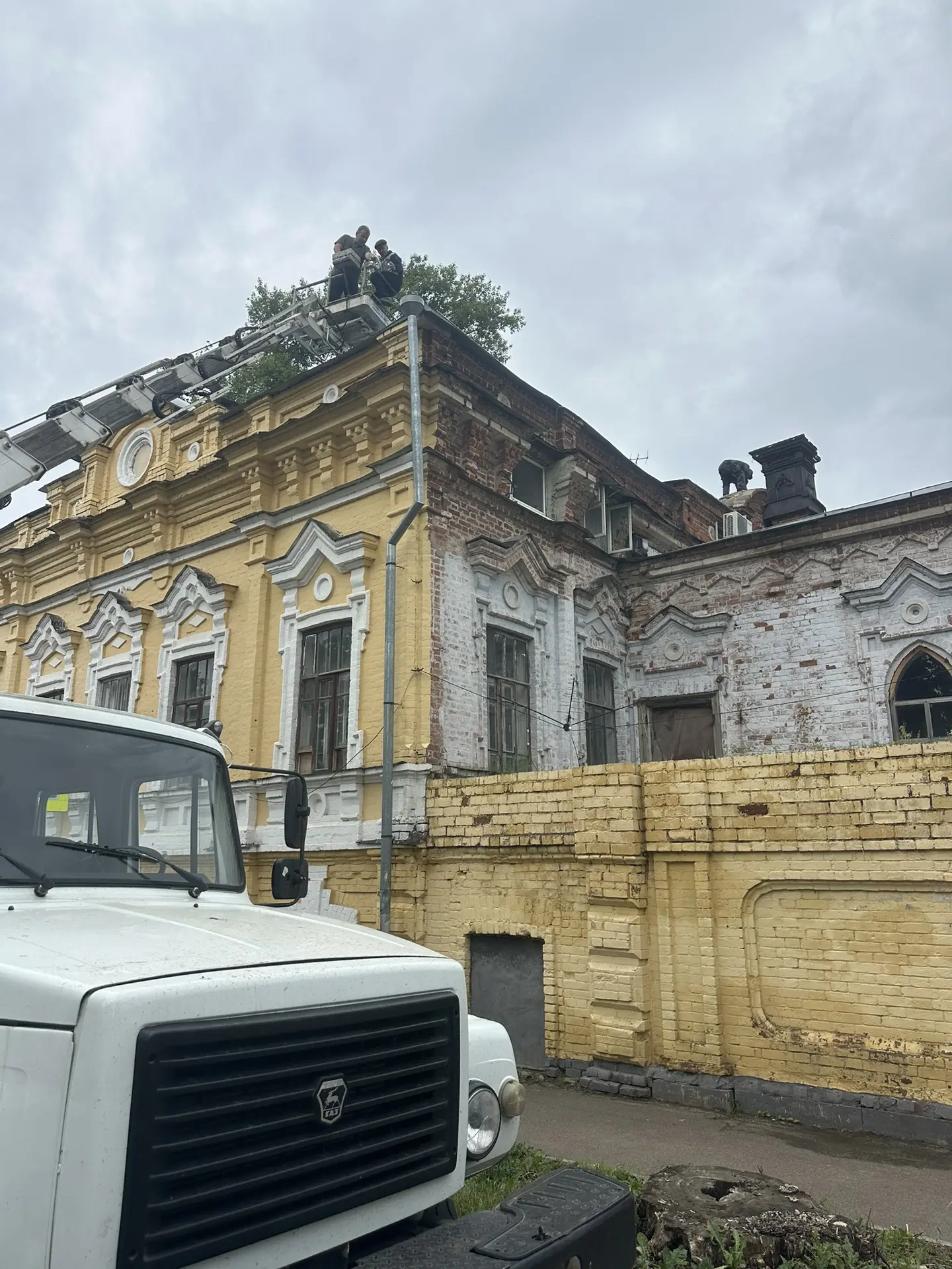 Обращение гражданки ул. Ленина д. 85 кВ 18 протекание крыши дом в аварийном состоянии устраняем
