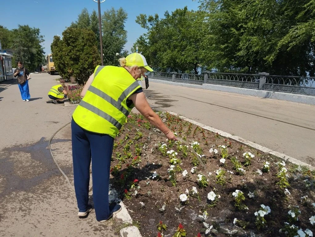 Продолжаем работу по благоустройству общественных пространств. Итоги дня МКУ «Озеленение».

🌸Сотруд