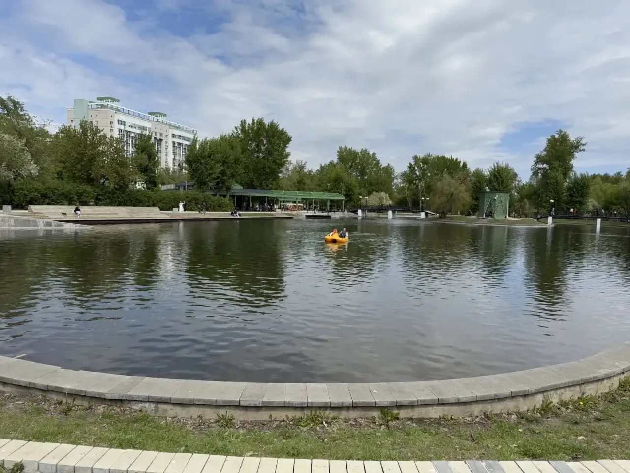 🚨 Родительский патруль вместе с комитетом по образованию провёл рейд у водоёма в парке «Изумрудный»!