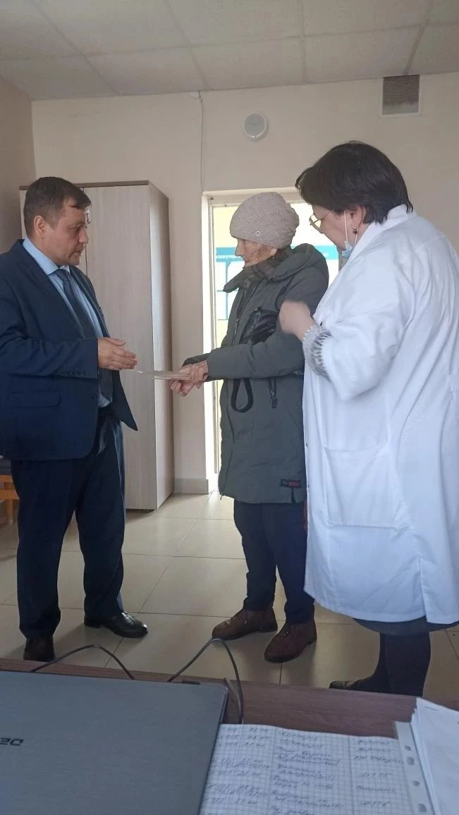 Главный врач Верхне-Татышлинской ЦРБ Ильгиз Шангареев провёл очередной личный приём гра...