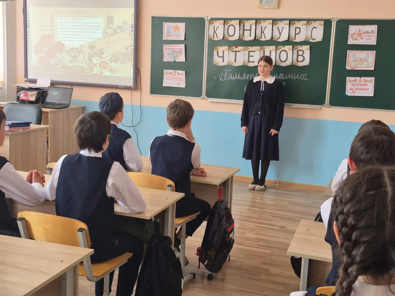 В нашей школе состоялся трогательный конкурс чтецов «Память в наших сердцах», посвящённый героям, ко
