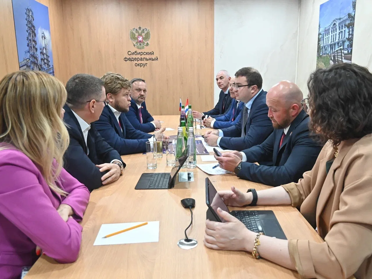 На #ПМЭФ2026 провели рабочую встречу с руководителем ГК «Догма» Денисом Сергеевичем Мор...