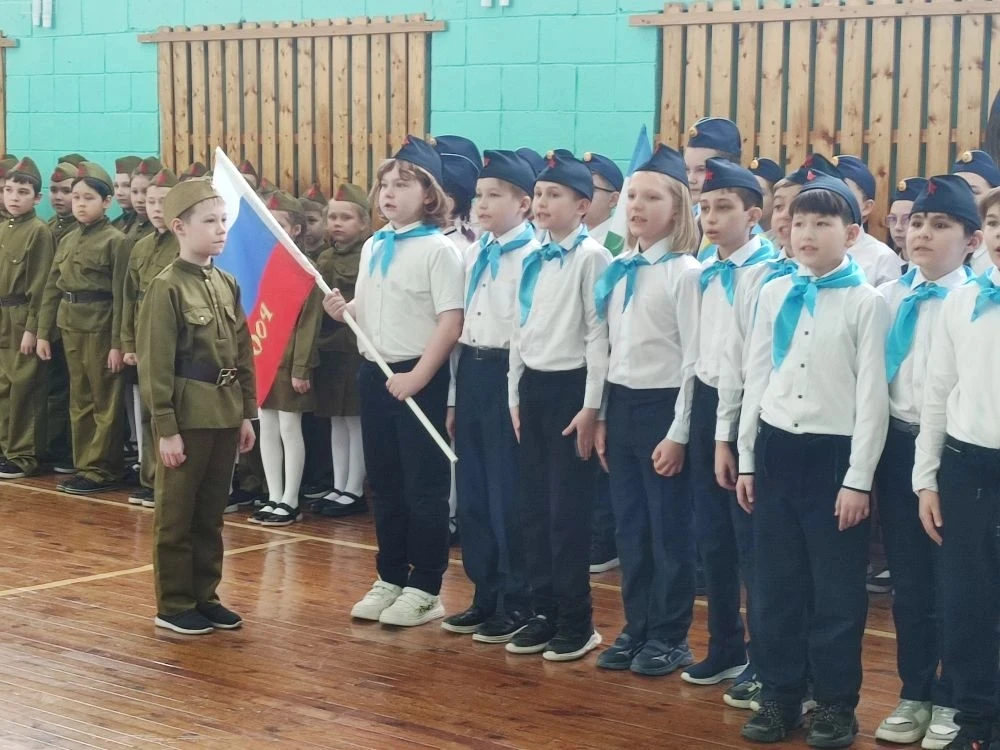 📌«Ежегодный школьный смотр строя и песни»  В  чёткой поступи детского марша Нам желанье даётся и сил