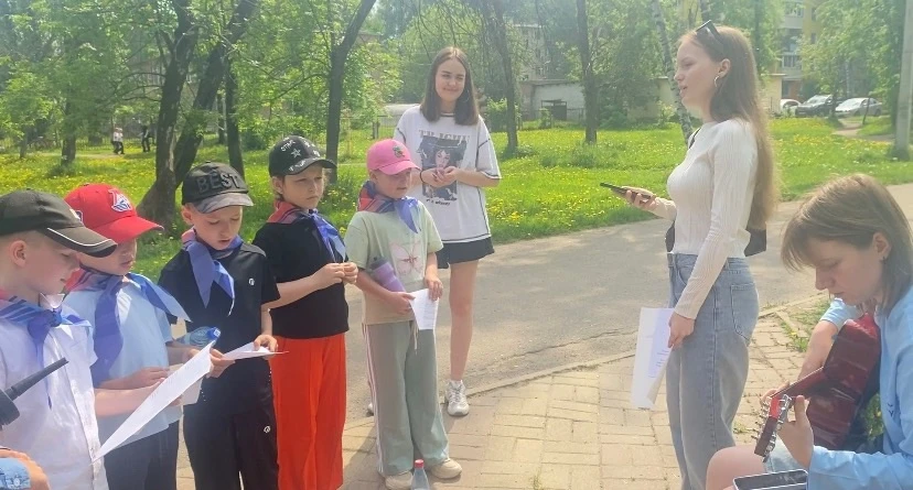 ЦО - средняя школа N9 имени Ивана Ткаченко   В преддверии летних каникул студентки 3 курса педагогич