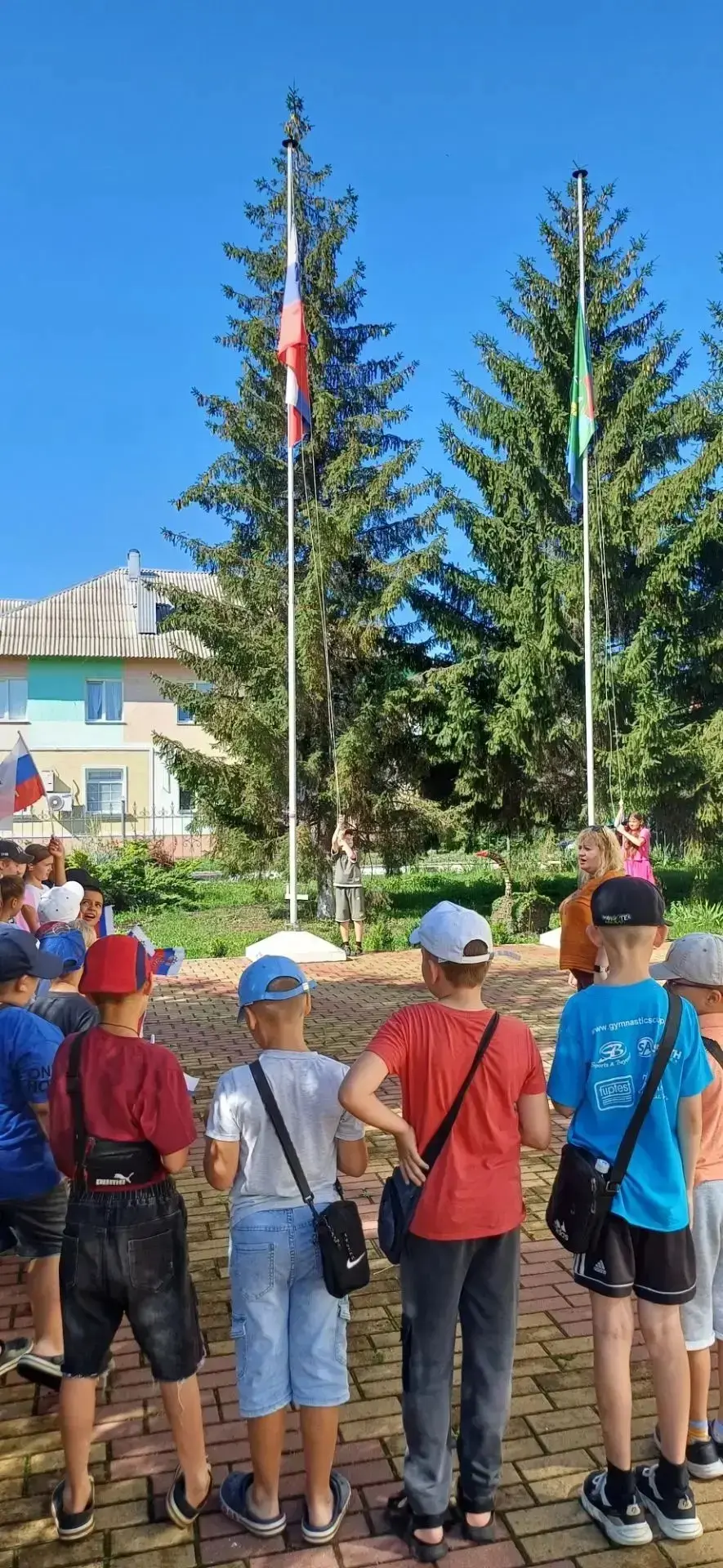 В школьном лагере "Солнышко" стартовала новая тематическая неделя. 
Традиционная торжественная линей