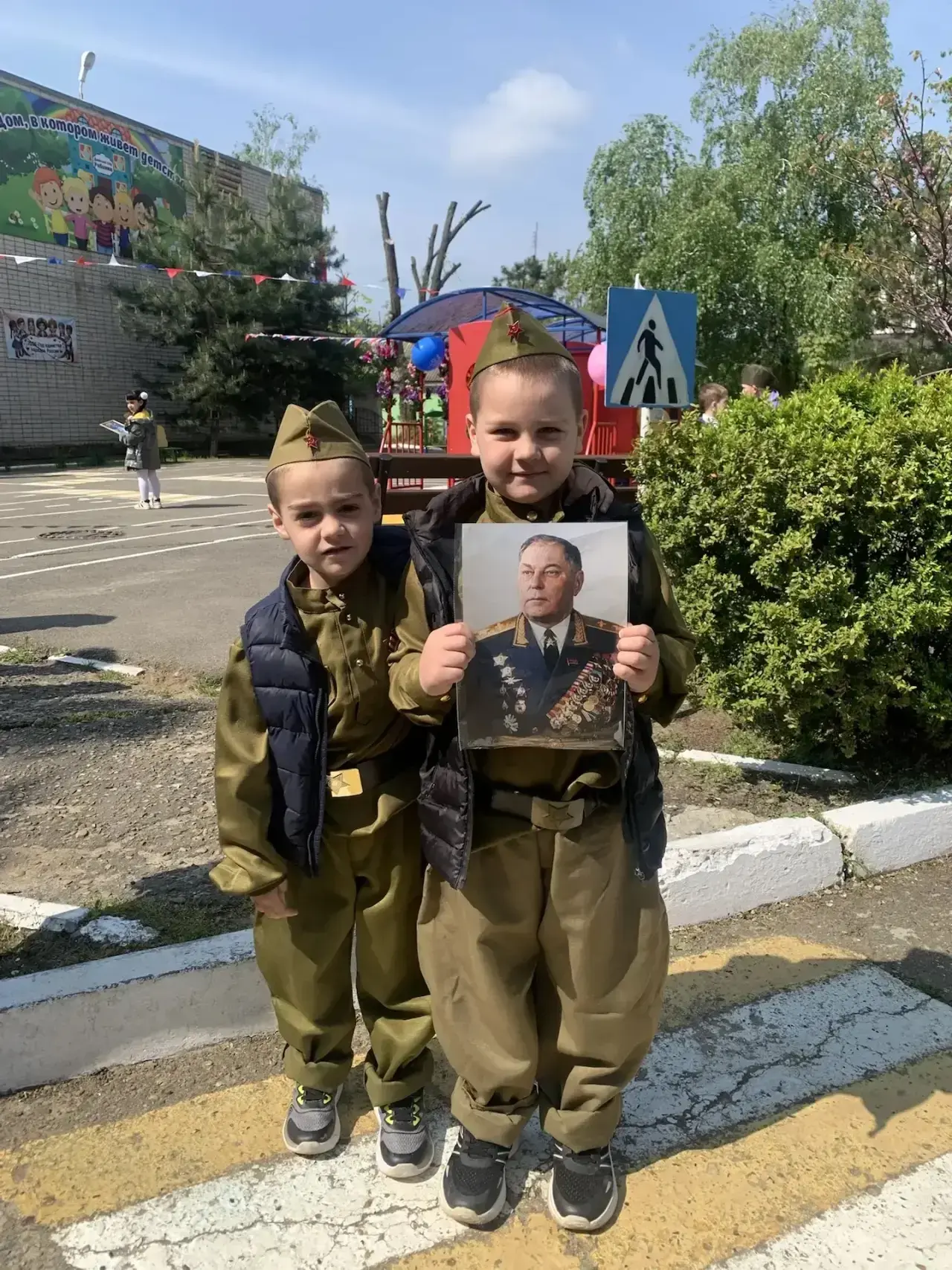 🎖 Прямые потомки трижды Героя Советского Союза Александра Покрышкина живут в Кропоткине  Тигран и Ма
