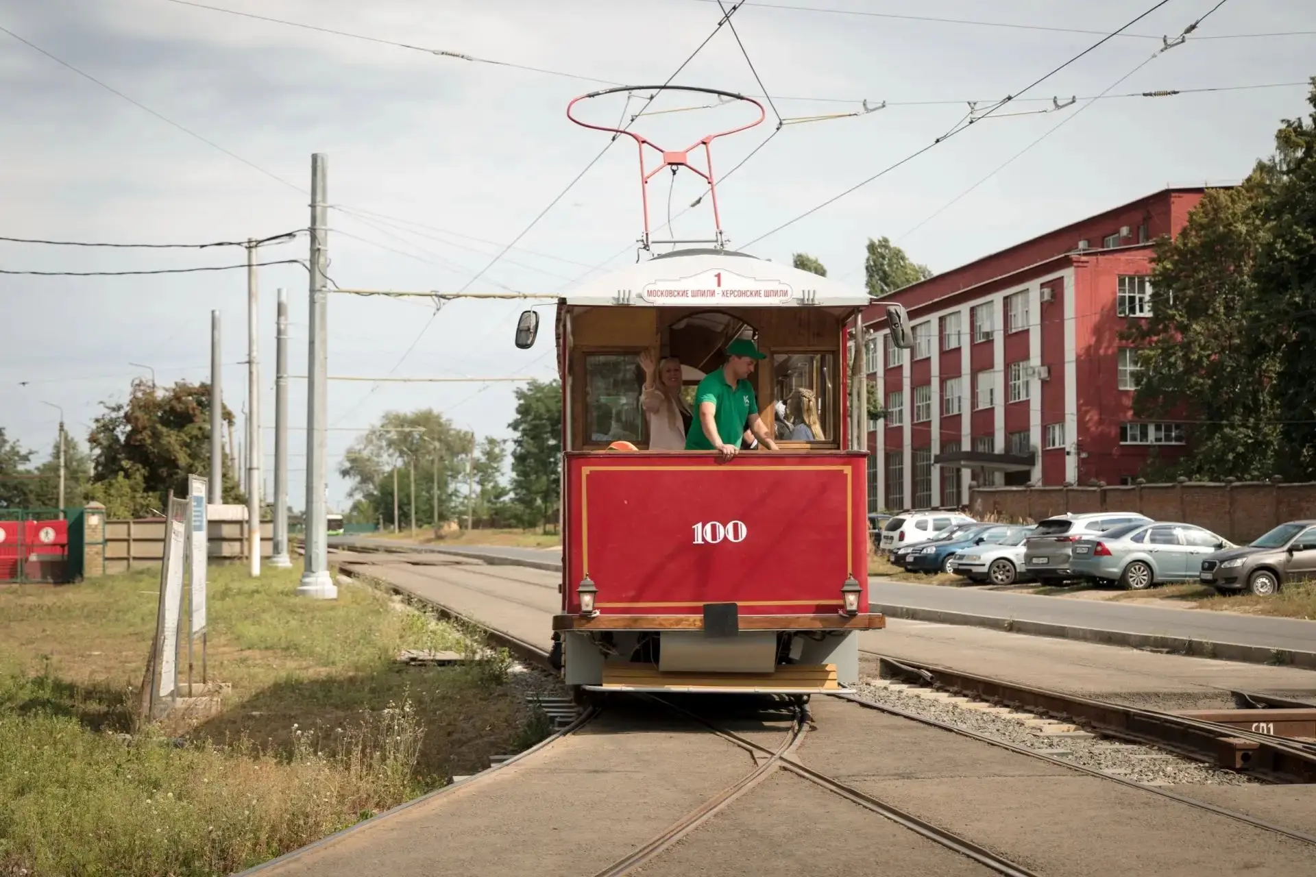 🚋 Курян катают на ретро-трамвае