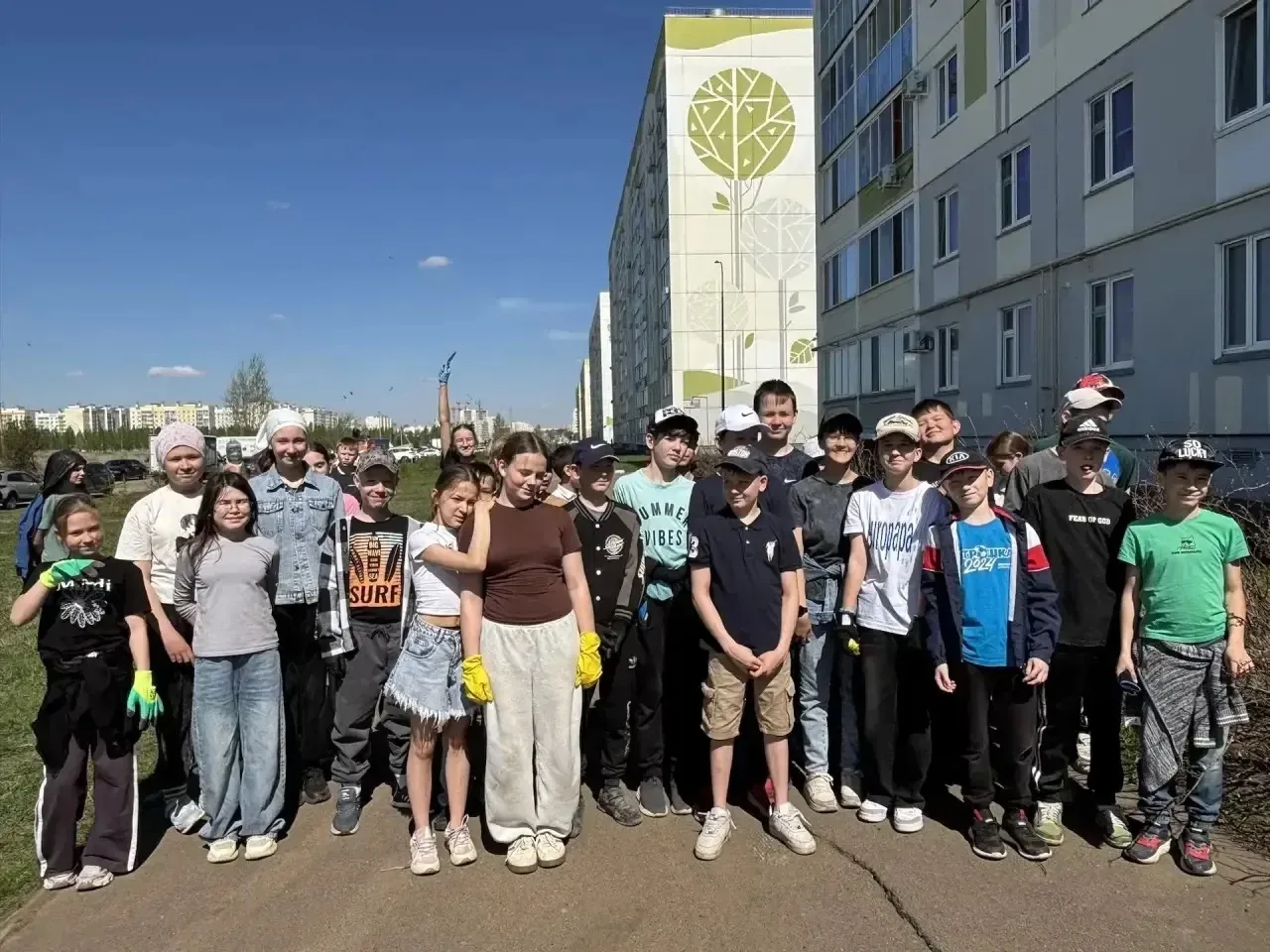 🍀Пятиклассники в деле: уборка микрорайона! 🍀