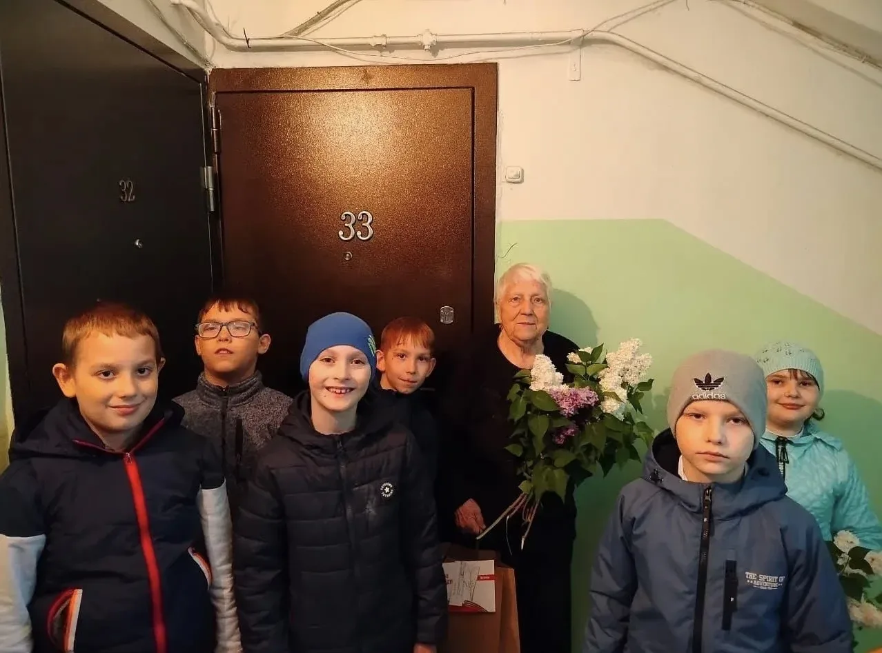 🕊️Поздравляем тех, кто подарил нам мирное небо!   ✍️Обучающиеся 3в класса школы 86 с классным руково