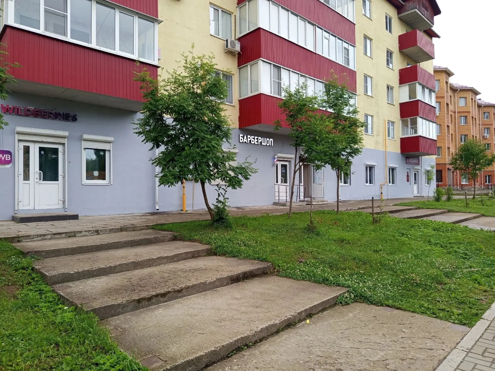 Частичная покраска фасада по адресу: ул. Гагарина, д.49