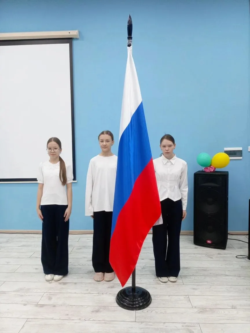 02.03 Торжественная церемония поднятия флага и исполнения гимна Российской Федерации  #СвердловскийР