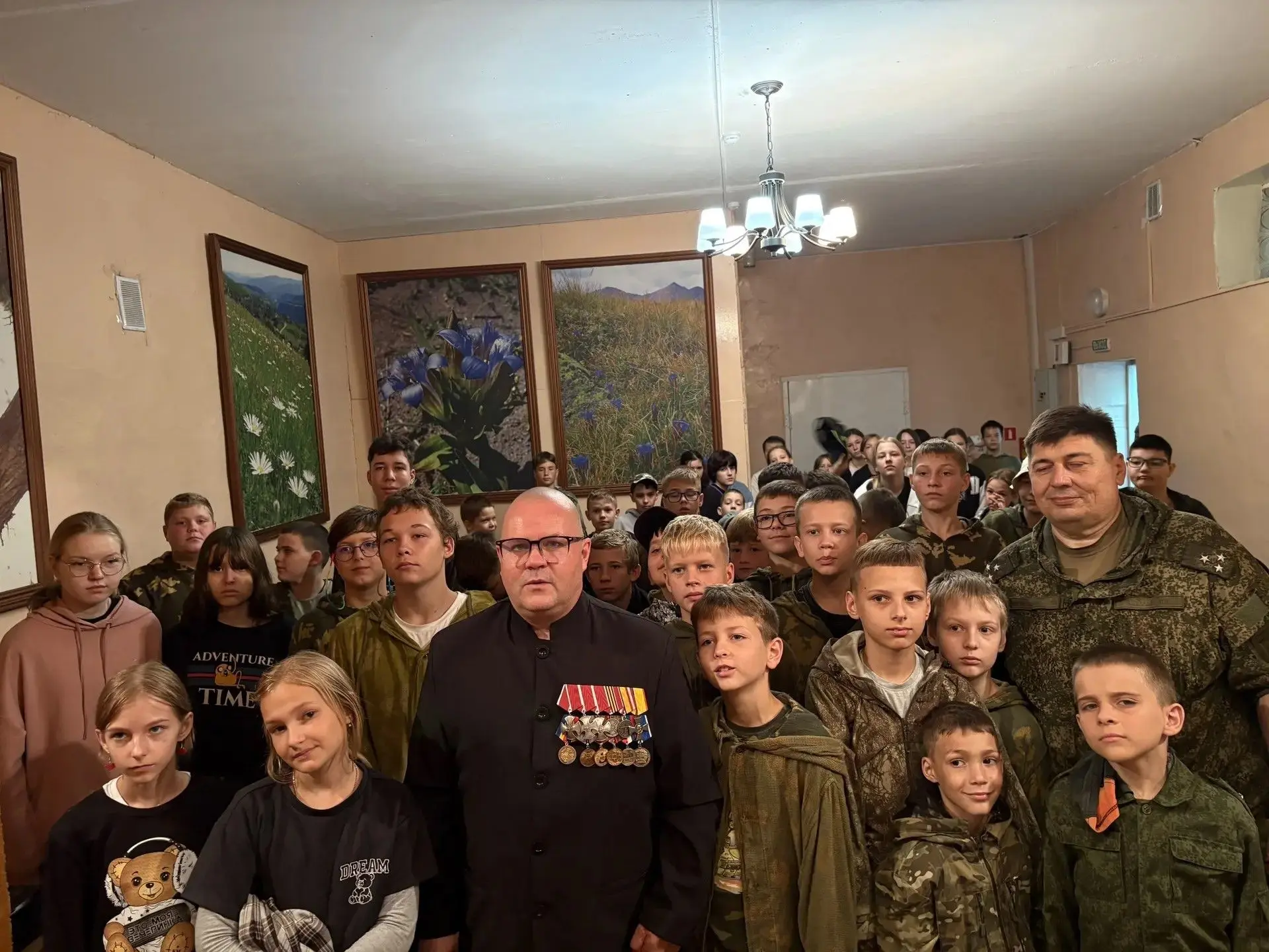Урок мужества в ОСОЛ «Сосновый бор»: встреча с настоящим гером
В лагере «Сосновый бор» прошла незабы
