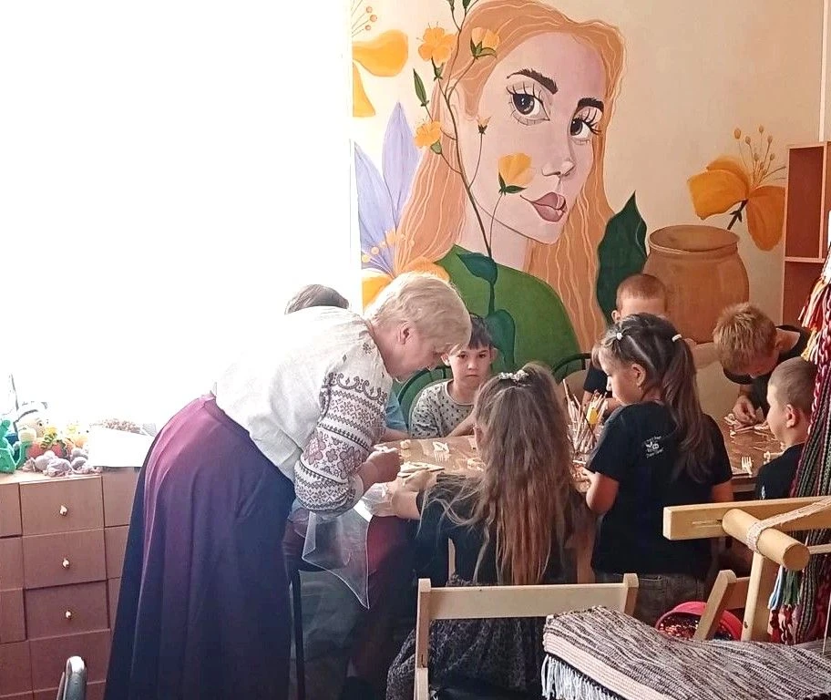 В Вейделевском Центре Ремёсел состоялся мастер-класс «Корзина изобилия» в технике тестопластики. Уча
