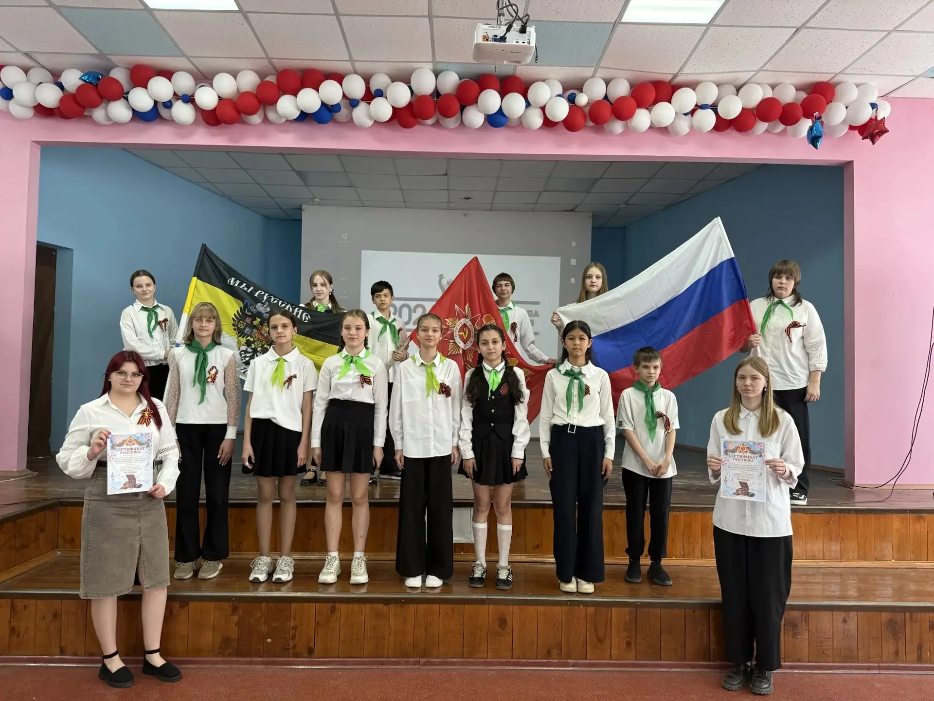 🇷🇺🇷🇺🇷🇺                                             18 мая в нашей школе состоялся ежегодный Фестивал