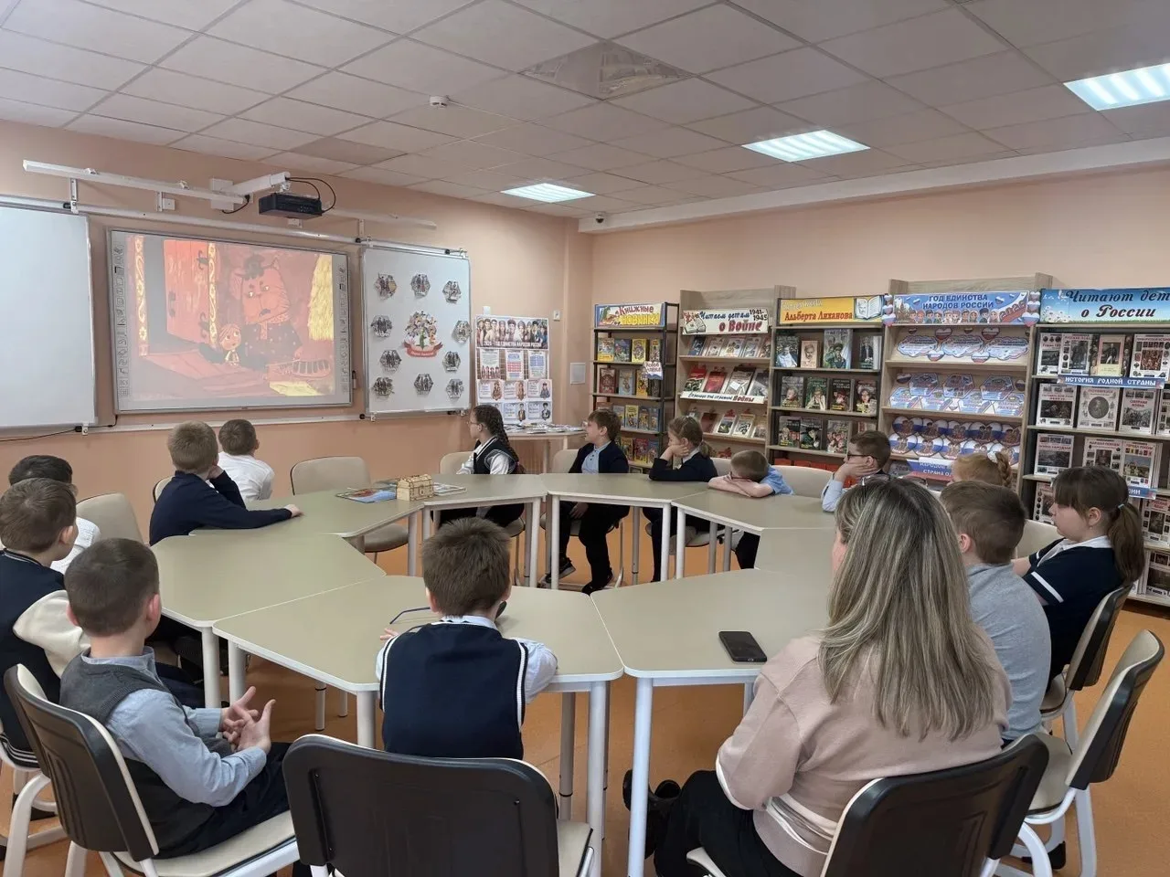 Голоса сказок в 2 «А»: Чемпионат «Гора самоцветов»! 💎📖🏆  Сегодня в читальном зале было по-особенному
