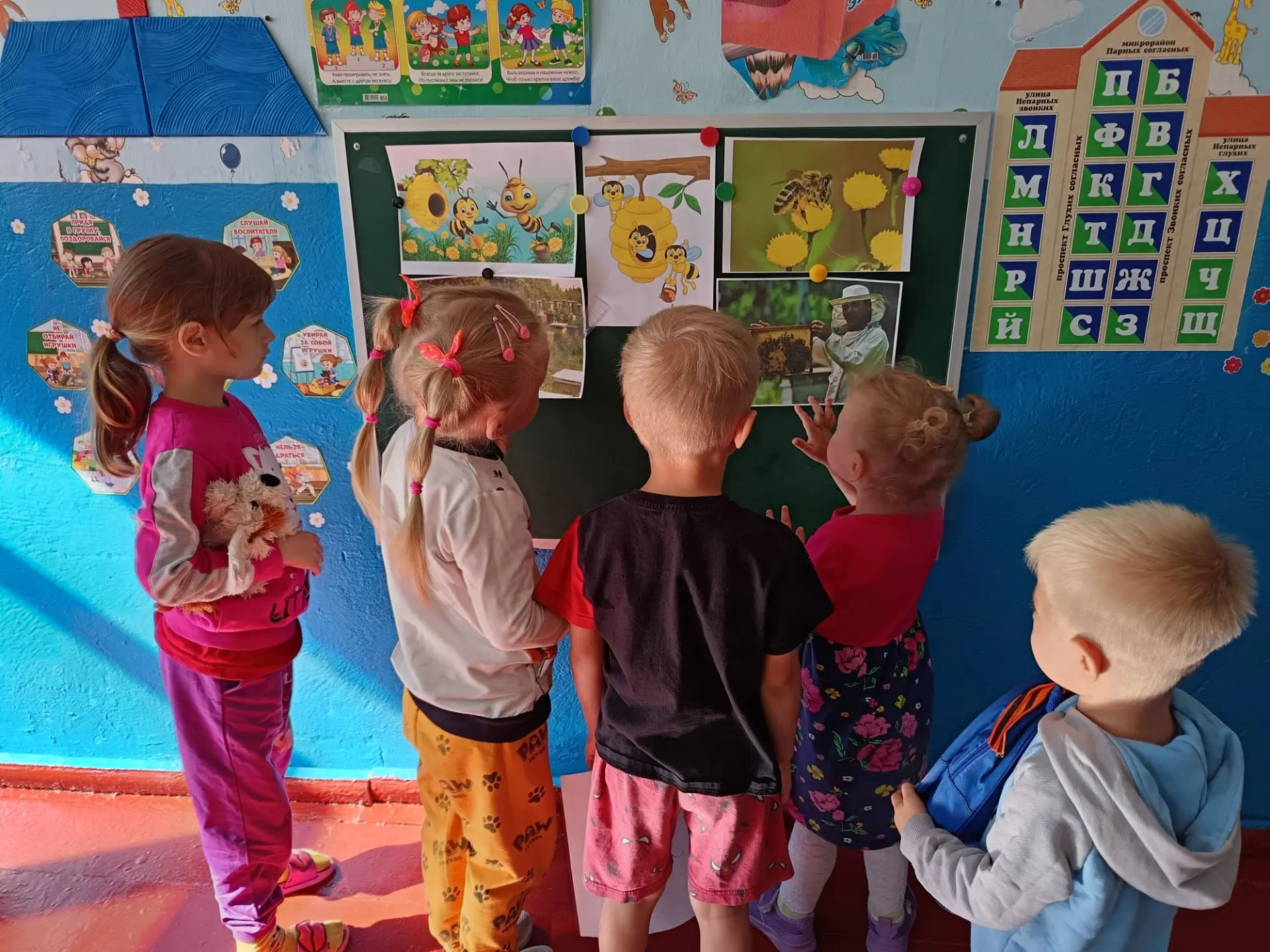 Сегодня  в нашем детском саду прошло познавательное мероприятие «Медовый спас».
