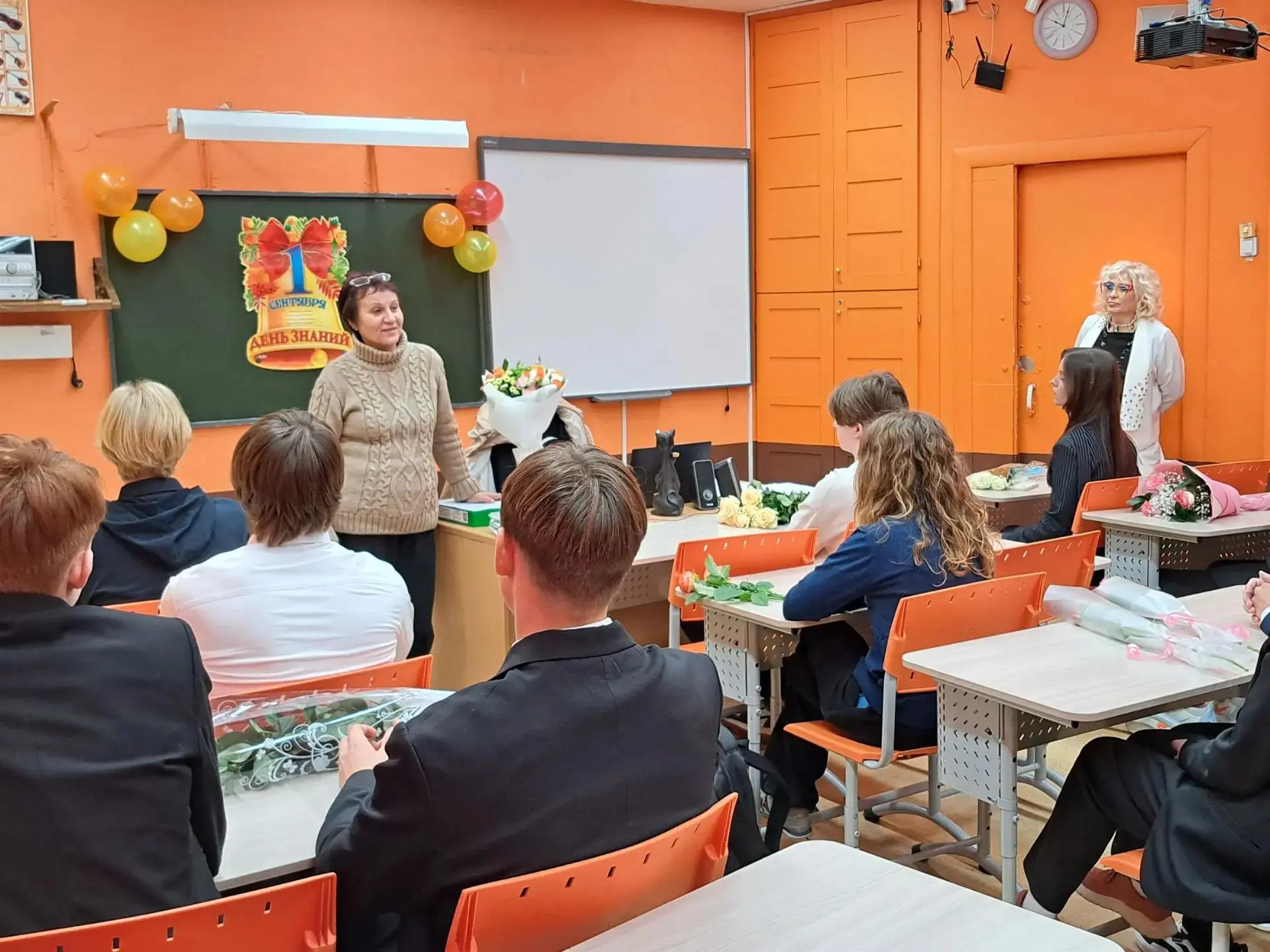 Первого сентября в нашей школе прошли тематические классные часы с учениками старших кл...