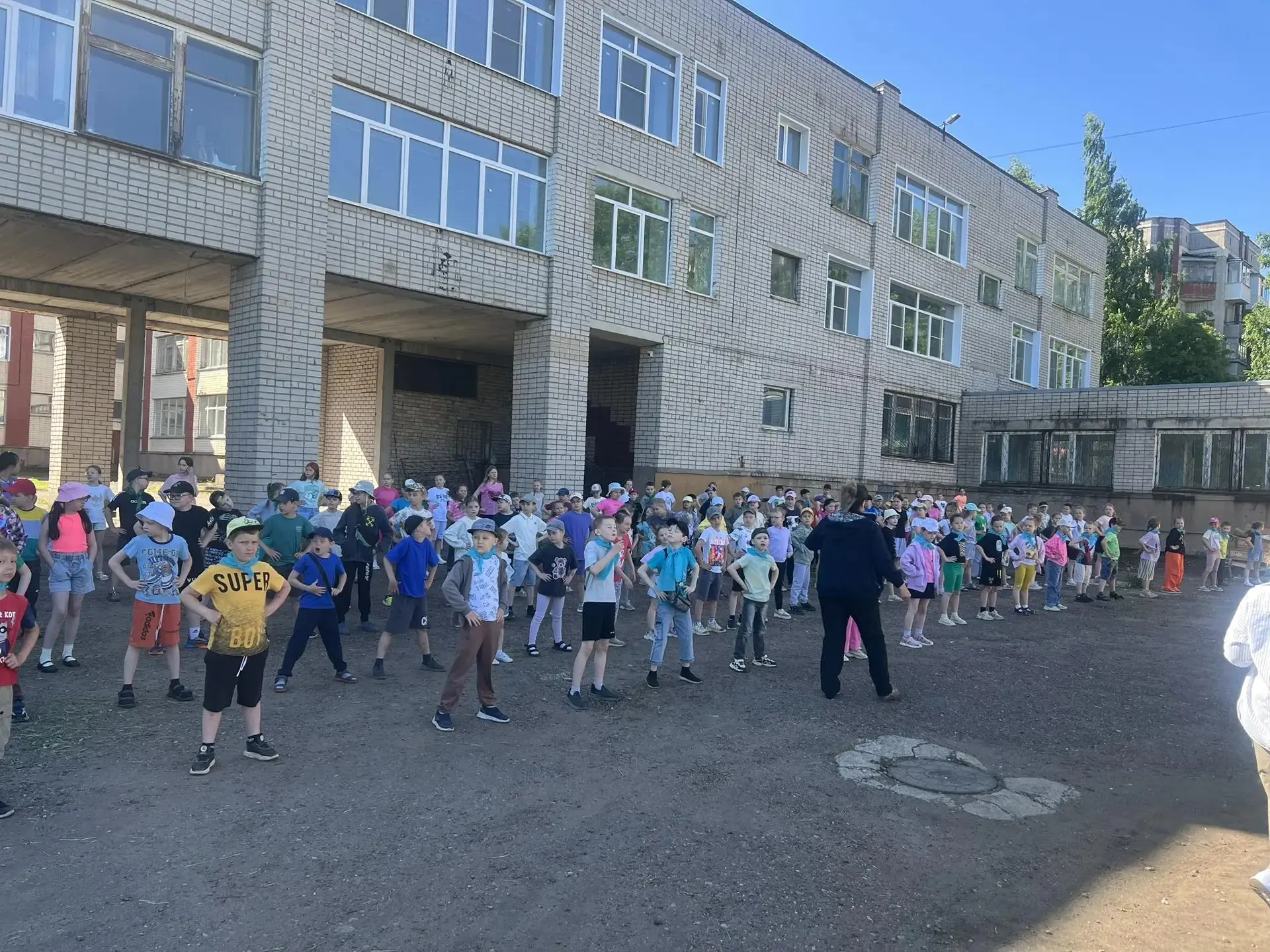 Восьмой день (10.06.2026)

В нашем школьном лагере прошёл интересный день. 
🌼Утро началось традицио