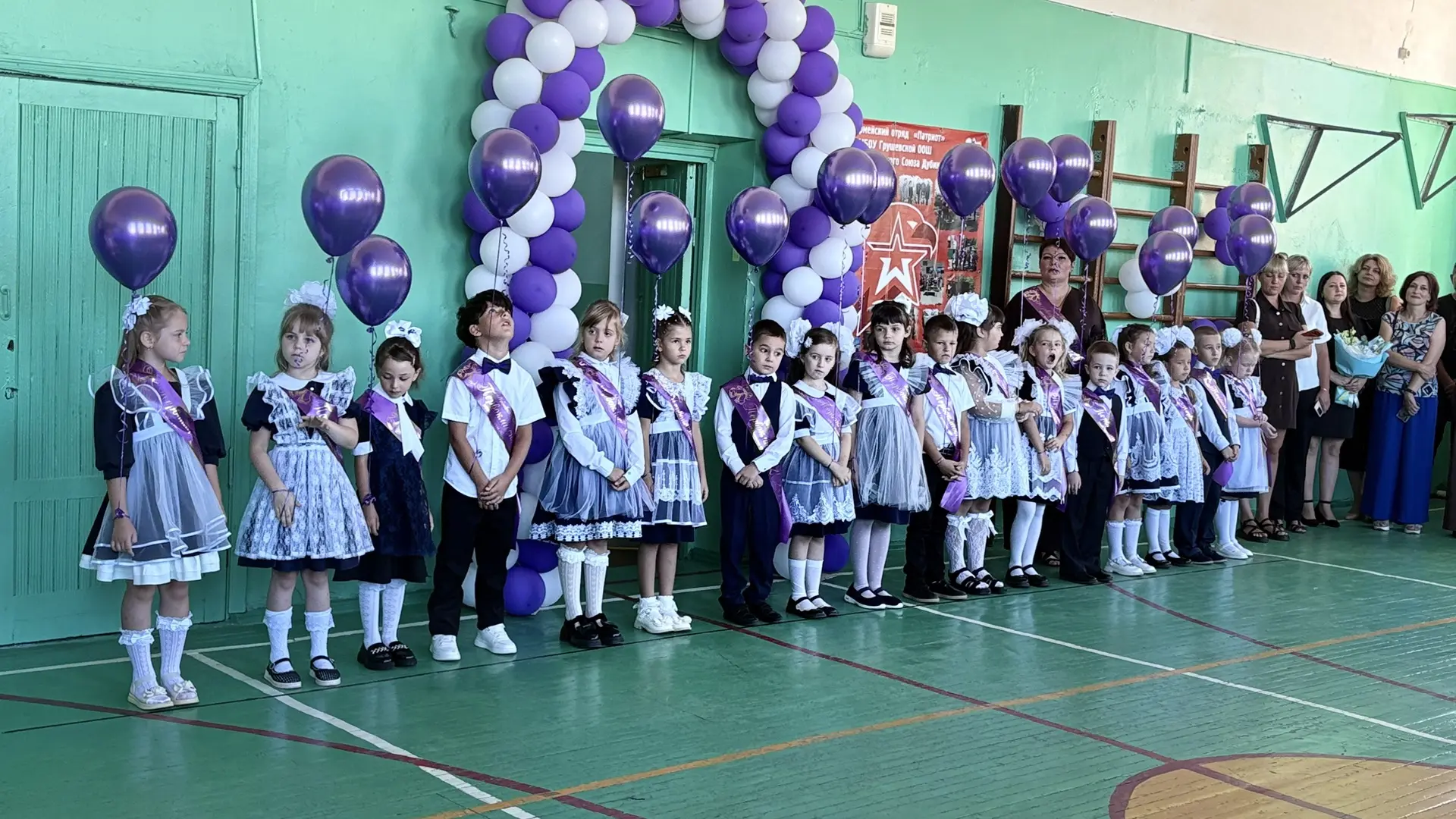 День знаний в нашей школе: тепло, торжественно и по-семейному 💙