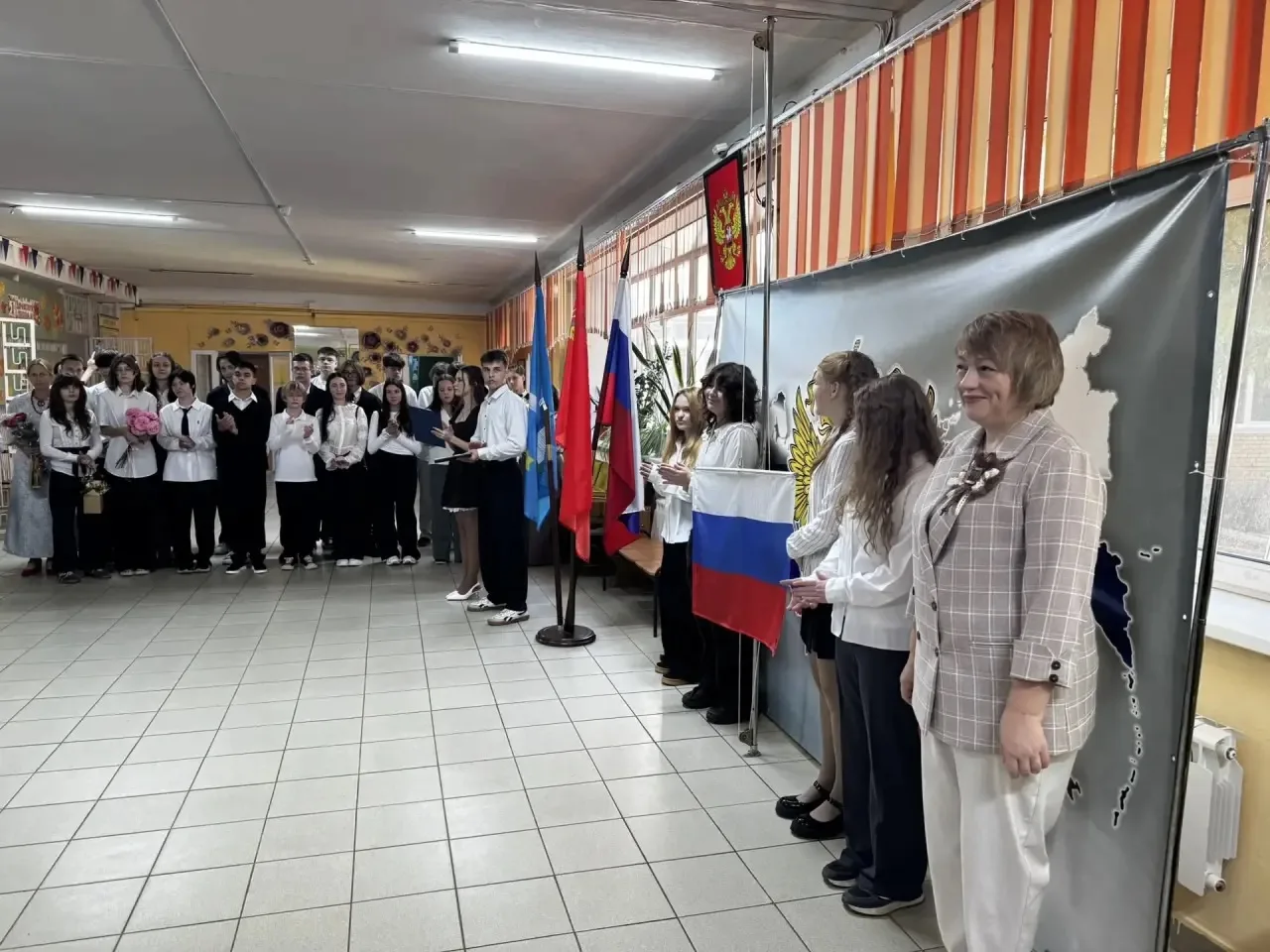 🍂 🏫 Листья падают тихо, кружась,