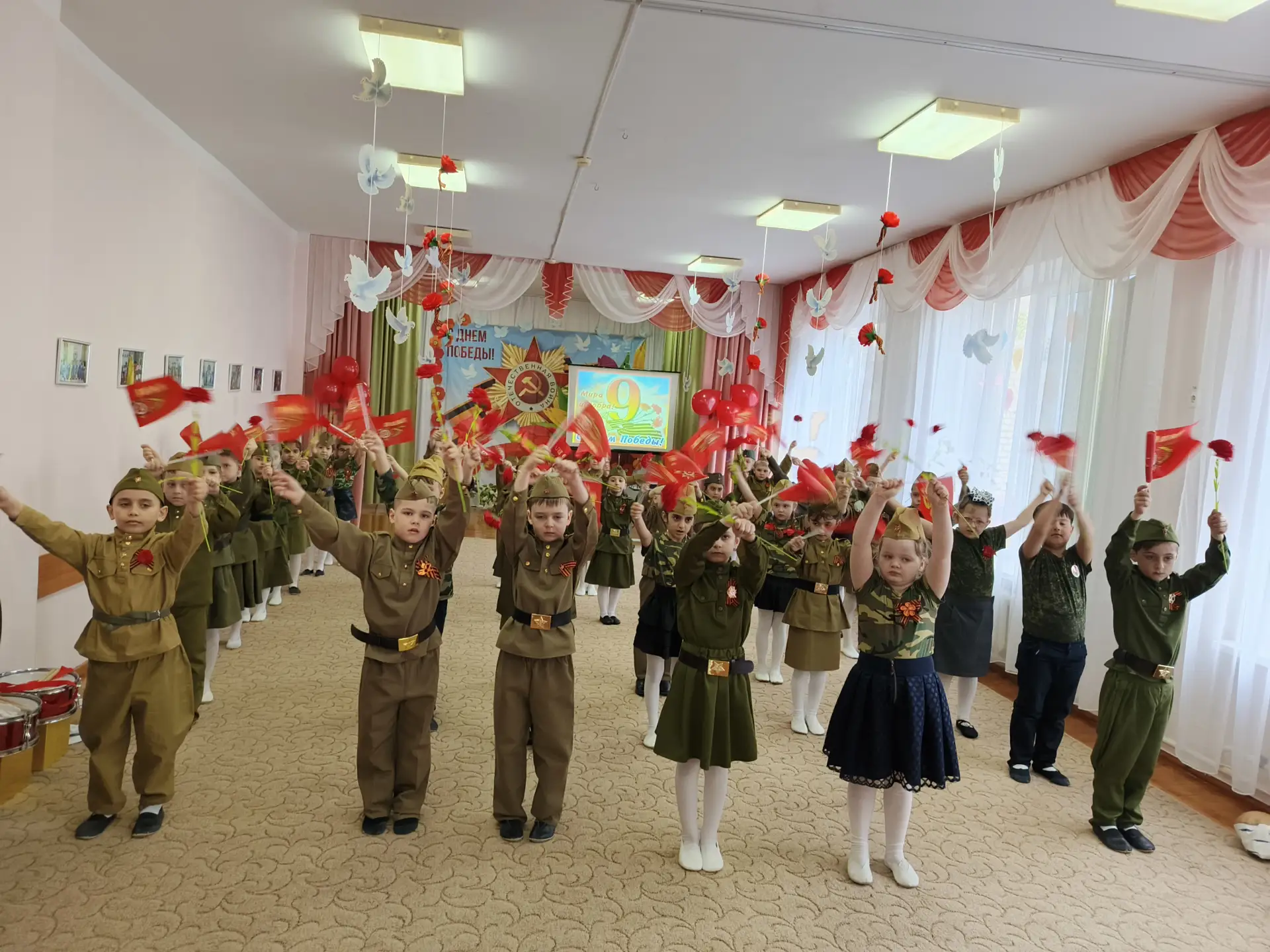 В канун Дня Победы состоялся праздник «Этих дней не смолкнет Слава», объединивший покол...
