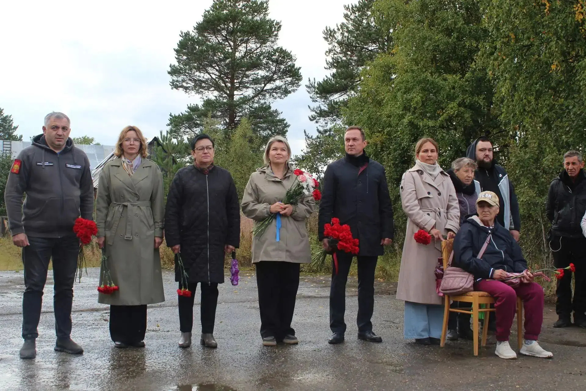 В Парме открыли первый в посёлке памятник воинам Великой Отечественной войны.