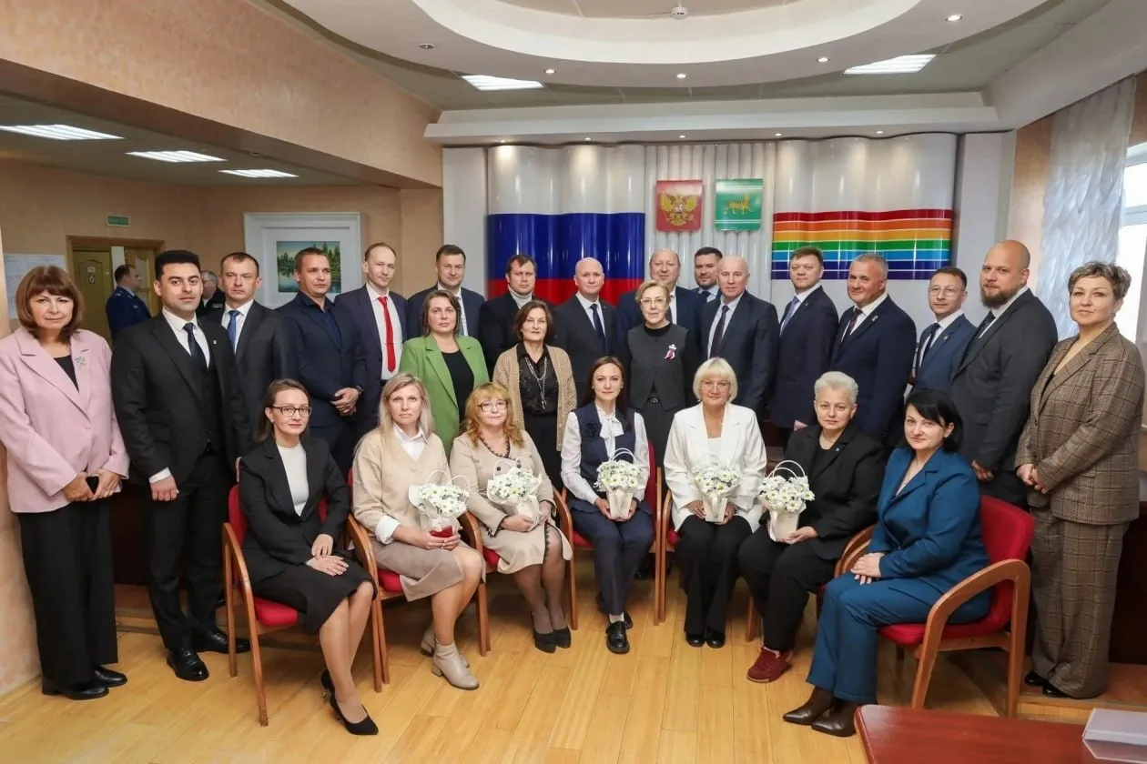 Вручены удостоверения избранным депутатам парламента ЕАО