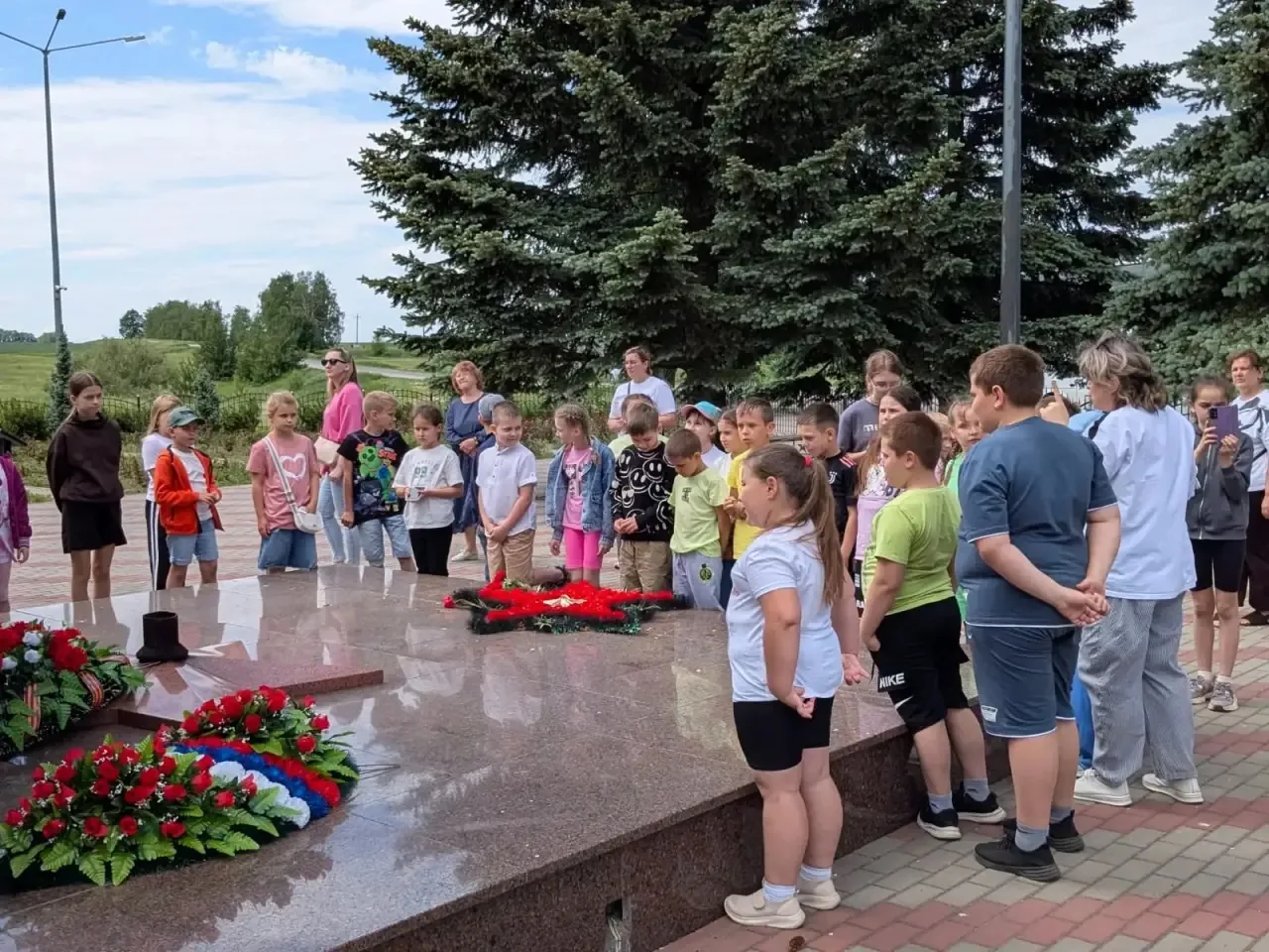 📍25 мая ученики 2 «Б» класса побывали на сыродельном заводе «Эконива» в с. Щучье Лискинского района 