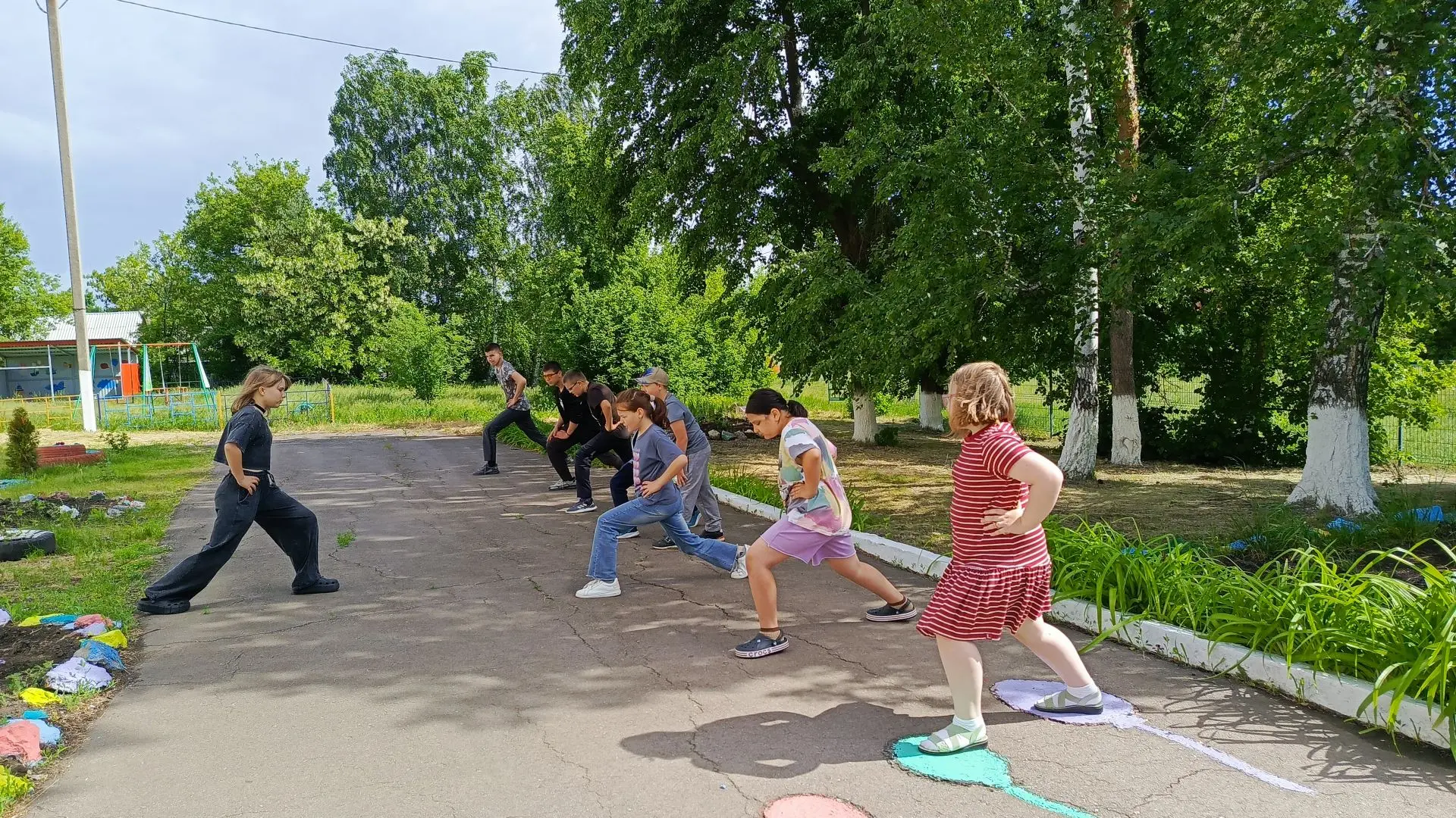Первый день в лагере «Солнышко»: от торжественной линейки до «Летописи Орлят»

Первый день первой см